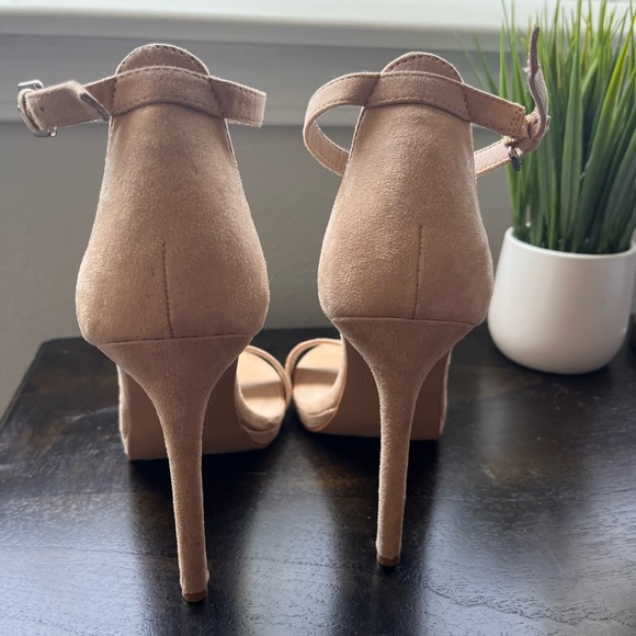 Tan Suede Heels size 8 - Picture 2 of 7